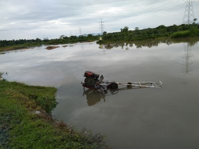 traktor kebanjiran